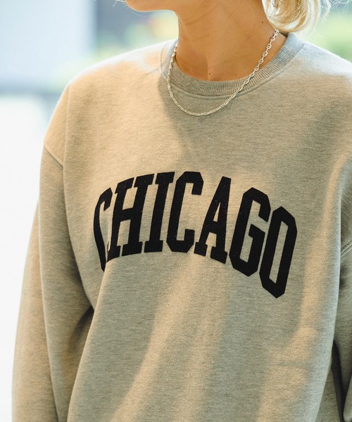 UNIVERSAL CHEMISTRY(ユニバーサルケミストリー)の「UNIVERSAL OVERALL SWEAT SHIRT_CHICAGO FLOCKY PRINT(スウェット・メンズ・杢グレー/ホワイト・MEDIUM/LARGE)」の9枚目の写真