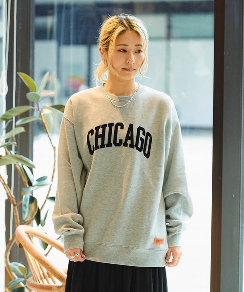 UNIVERSAL CHEMISTRY(ユニバーサルケミストリー)の「UNIVERSAL OVERALL SWEAT SHIRT_CHICAGO FLOCKY PRINT(スウェット・メンズ・杢グレー/ホワイト・MEDIUM/LARGE)」の20枚目の写真