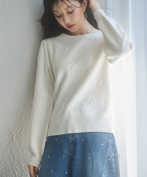 SAISON DE PAPILLON（セゾンドパピヨン）の「フラワーモチーフ裏起毛ニットプルオーバー（ニット/セーター・レディース・ネイビー/ピンクベージュ/アイボリー・M/L）」の8枚目の写真