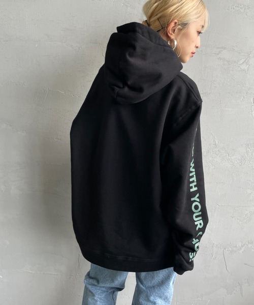 CHUMS（チャムス）の「【WEB限定】[CHUMS/チャムス] HWYC 袖プリント オーバーサイズスウェットパーカー（パーカー・レディース・グレー/ブラック・M/L）」の16枚目の写真