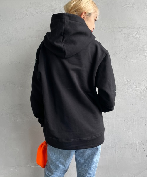 CHUMS（チャムス）の「【WEB限定】[CHUMS/チャムス] HWYC 袖プリント オーバーサイズスウェットパーカー（パーカー・レディース・グレー/ブラック・M/L）」の10枚目の写真
