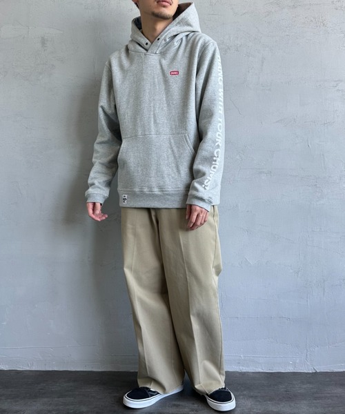 CHUMS（チャムス）の「【WEB限定】[CHUMS/チャムス] HWYC 袖プリント オーバーサイズスウェットパーカー（パーカー・レディース・グレー/ブラック・M/L）」の6枚目の写真