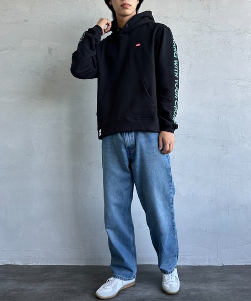 CHUMS（チャムス）の「【WEB限定】[CHUMS/チャムス] HWYC 袖プリント オーバーサイズスウェットパーカー（パーカー・レディース・グレー/ブラック・M/L）」の4枚目の写真
