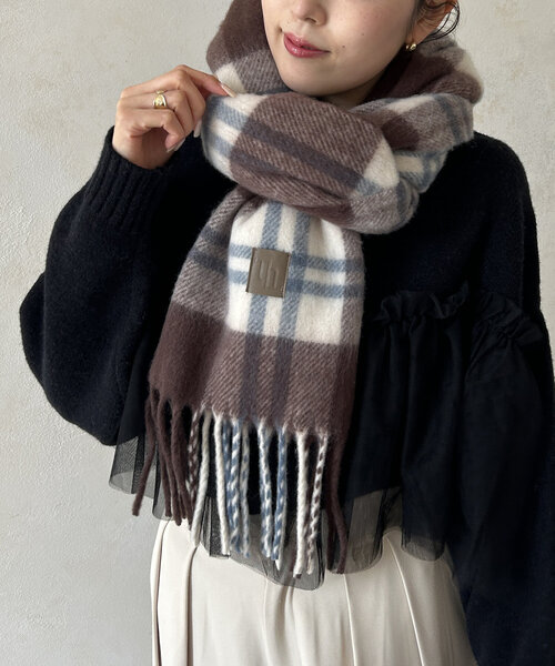 Thevon（ゼボン）の「ボリュームカラーマフラー（マフラー・レディース・モカ/ライトグレー/ブラウン/オフホワイト・FREE）」の4枚目の写真