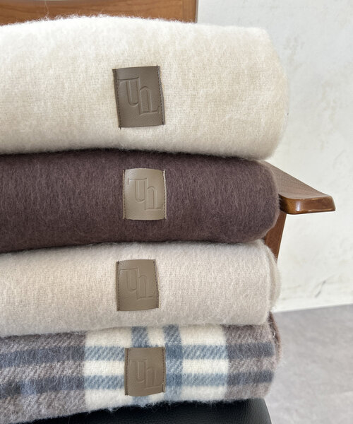 Thevon（ゼボン）の「ボリュームカラーマフラー（マフラー・レディース・モカ/ライトグレー/ブラウン/オフホワイト・FREE）」の3枚目の写真