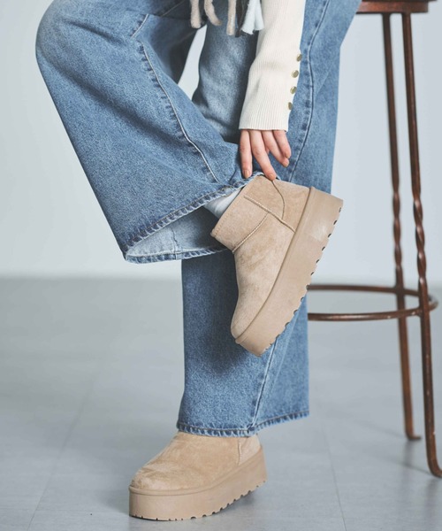 INGNI（イング）の「厚底ムートンブーツ（ブーツ・レディース・ベージュ/ブラック・S/M/L/LL）」の2枚目の写真