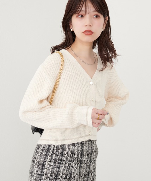 natural couture(ナチュラルクチュール)の「ライン入りVネックリブニットカーディガン(カーディガン/ボレロ・レディース・アイボリー/サックスブルー/グレー系その他/ベージュ・FREE)」の7枚目の写真