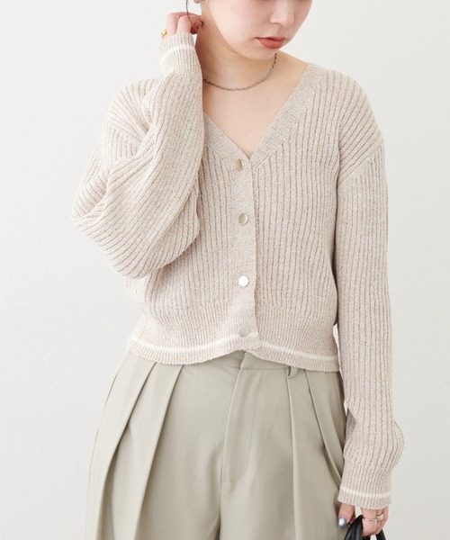 natural couture(ナチュラルクチュール)の「ライン入りVネックリブニットカーディガン(カーディガン/ボレロ・レディース・アイボリー/サックスブルー/グレー系その他/ベージュ・FREE)」の15枚目の写真