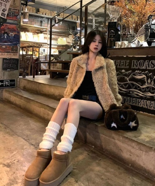 Achic(アシック)の「シンプルモコモコオーバーサイズアウター(ダウンジャケット/コート・レディース・ベージュ/ブラック・M)」の18枚目の写真