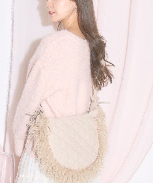 tocco closet（トッコ　クローゼット）の「【ZOZO限定】サイドファーキルティングショルダーバッグ（ショルダーバッグ・レディース・ベージュ/アイボリー/ブラック・M）」の19枚目の写真