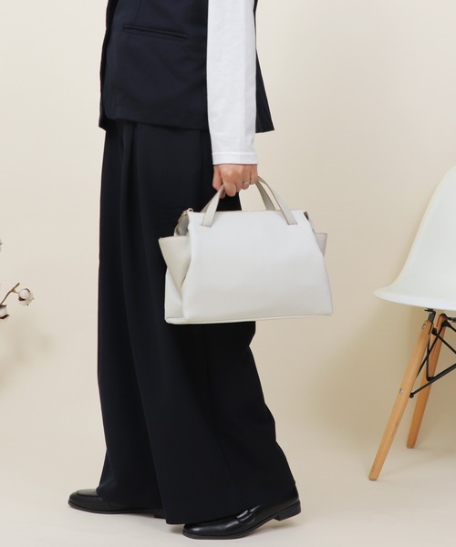 Bermosa(ベルモサ)の「2WAY ハンド&ショルダーバッグ(ショルダーバッグ・レディース・ゴールド/シルバー/ブラック/ライトブルー/アイボリー・FREE)」の16枚目の写真
