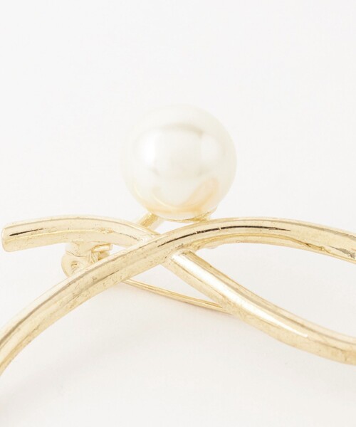 green label relaxing（グリーンレーベルリラクシング）の「メタルライン&フェイクパール ブローチ（ブローチ/コサージュ・レディース・ゴールド/シルバー・FREE）」の6枚目の写真