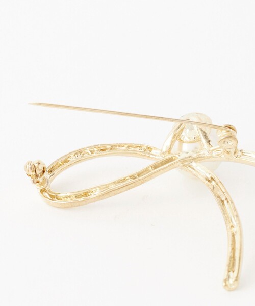 green label relaxing（グリーンレーベルリラクシング）の「メタルライン&フェイクパール ブローチ（ブローチ/コサージュ・レディース・ゴールド/シルバー・FREE）」の7枚目の写真