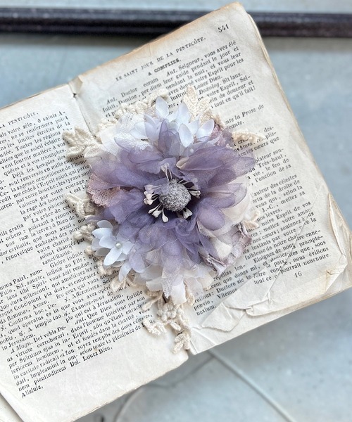 m.soeur（エムスール）の「紅茶染めの大きなコサージュ（ブローチ/コサージュ・レディース・ベージュ/グレー・FREE）」の13枚目の写真