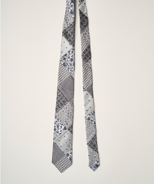 giraffe（ジラフ）の「フラワーパッチワークタイGRAY（ネクタイ・メンズ・グレー・FREE）」の2枚目の写真