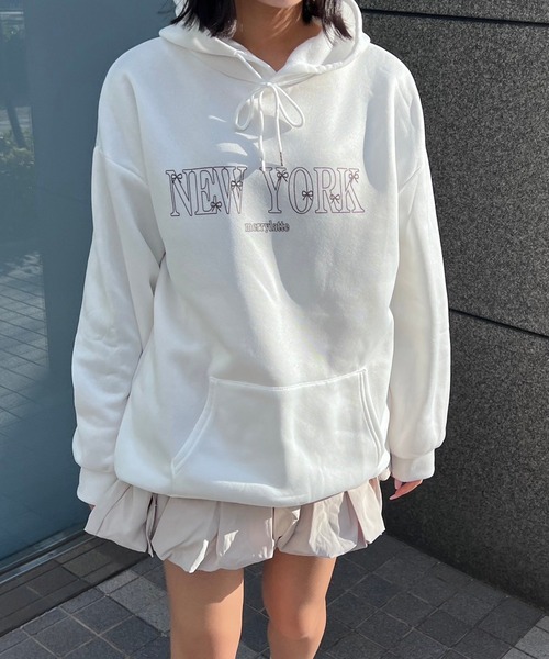 merrylatte(メリーラテ)の「リボン英字パーカー(パーカー・レディース・ホワイト・LARGE)」の1枚目の写真