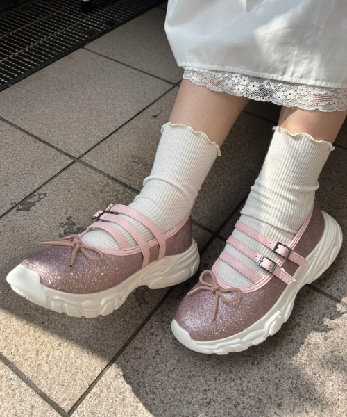 SPINNS(スピンズ)の「バレエスニーカー(スニーカー・レディース・シルバー/ブラック/アイボリー/ピンク系その他/シルバー系その他・S/M/L)」の1枚目の写真