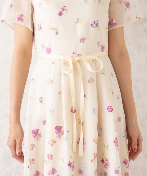 吹き上げフラワー刺繍ワンピース（ワンピース）｜Rose Tiara（ローズ