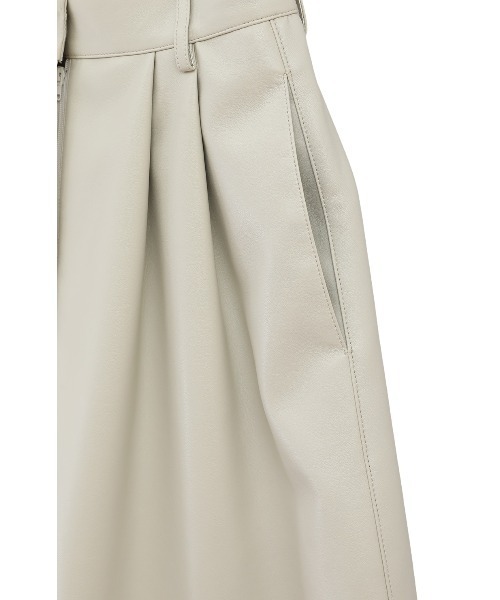 CLANE(クラネ)の「CLANE VEGAN LEATHER CURVY PANTS 17110-7262(その他パンツ・レディース・オフホワイト・0/1)」の13枚目の写真