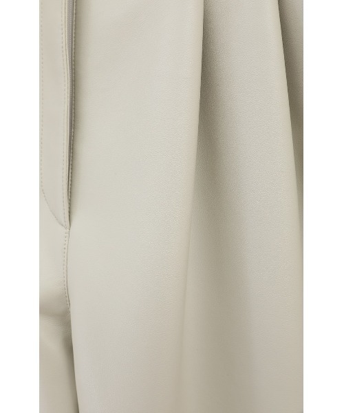 CLANE(クラネ)の「CLANE VEGAN LEATHER CURVY PANTS 17110-7262(その他パンツ・レディース・オフホワイト・0/1)」の14枚目の写真