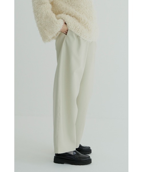 CLANE(クラネ)の「CLANE VEGAN LEATHER CURVY PANTS 17110-7262(その他パンツ・レディース・オフホワイト・0/1)」の6枚目の写真