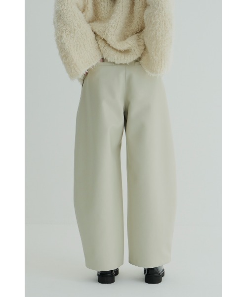 CLANE(クラネ)の「CLANE VEGAN LEATHER CURVY PANTS 17110-7262(その他パンツ・レディース・オフホワイト・0/1)」の7枚目の写真