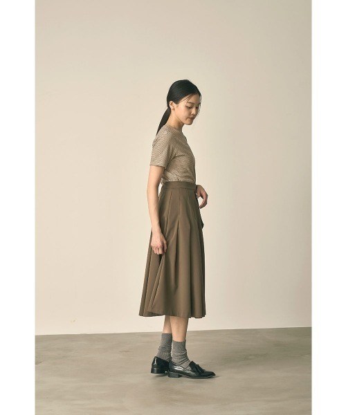 marjour(マージュール)の「POCKET PLEATS SKIRT(スカート・レディース・モカ/グレー・M)」の4枚目の写真