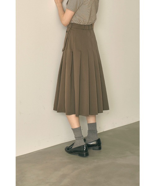 marjour(マージュール)の「POCKET PLEATS SKIRT(スカート・レディース・モカ/グレー・M)」の5枚目の写真