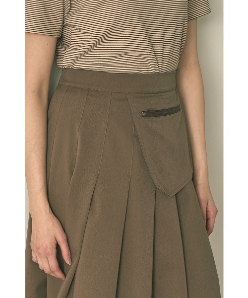marjour(マージュール)の「POCKET PLEATS SKIRT(スカート・レディース・モカ/グレー・M)」の6枚目の写真