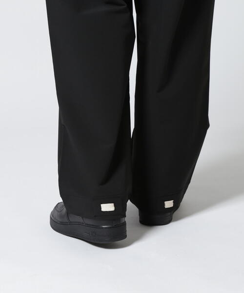 BEAVER（ビーバー）の「B omnivore/ビーオムニボー  STRETCH POLYESTER BALLOON TACK PANTS ストレッチナイロンバルーンタックパンツ（その他パンツ・メンズ・ブラック/グレー・S/L/M）」の20枚目の写真