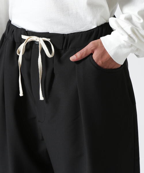 BEAVER（ビーバー）の「B omnivore/ビーオムニボー  STRETCH POLYESTER BALLOON TACK PANTS ストレッチナイロンバルーンタックパンツ（その他パンツ・メンズ・ブラック/グレー・S/L/M）」の19枚目の写真
