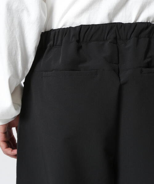BEAVER（ビーバー）の「B omnivore/ビーオムニボー  STRETCH POLYESTER BALLOON TACK PANTS ストレッチナイロンバルーンタックパンツ（その他パンツ・メンズ・ブラック/グレー・S/L/M）」の16枚目の写真