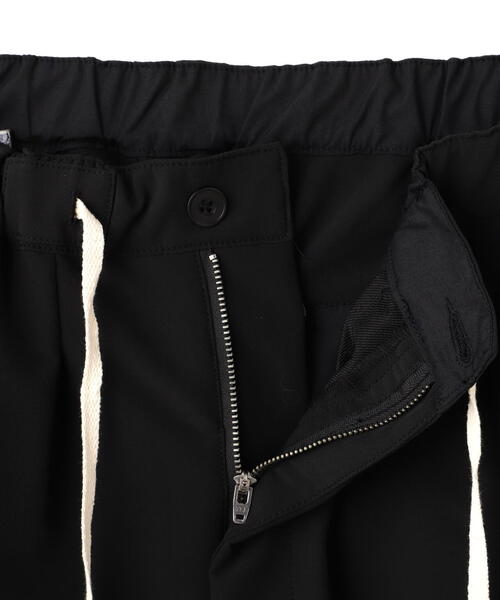 BEAVER（ビーバー）の「B omnivore/ビーオムニボー  STRETCH POLYESTER BALLOON TACK PANTS ストレッチナイロンバルーンタックパンツ（その他パンツ・メンズ・ブラック/グレー・S/L/M）」の8枚目の写真