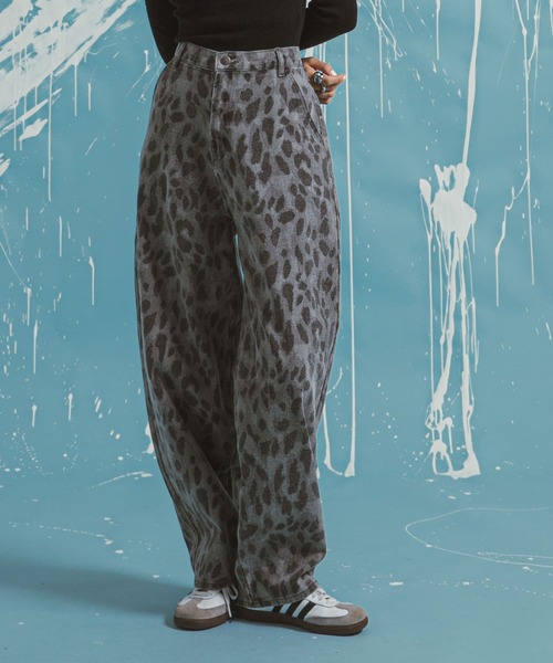 bohmal(ボマール)の「レオパードバレルレッグパンツ(デニムパンツ・レディース・カーキ/グレー・LARGE/MEDIUM)」の2枚目の写真