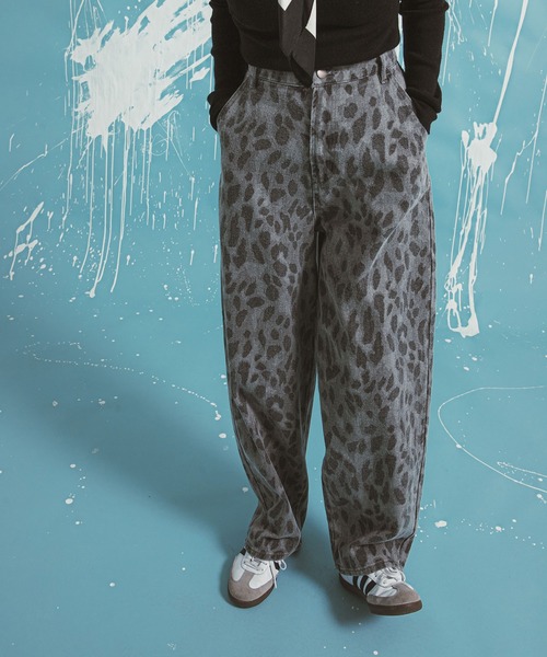 bohmal(ボマール)の「レオパードバレルレッグパンツ(デニムパンツ・レディース・カーキ/グレー・LARGE/MEDIUM)」の4枚目の写真