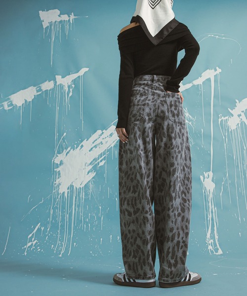 bohmal(ボマール)の「レオパードバレルレッグパンツ(デニムパンツ・レディース・カーキ/グレー・LARGE/MEDIUM)」の6枚目の写真