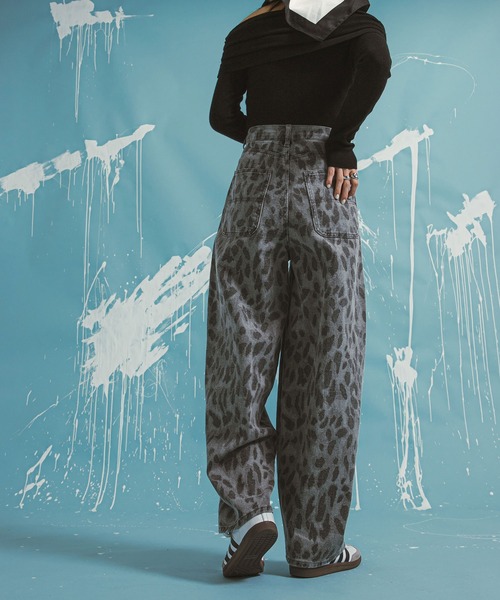 bohmal(ボマール)の「レオパードバレルレッグパンツ(デニムパンツ・レディース・カーキ/グレー・LARGE/MEDIUM)」の8枚目の写真