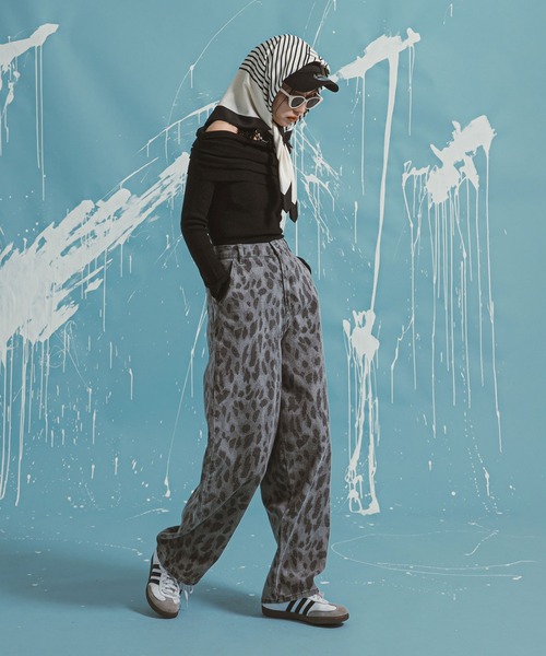 bohmal(ボマール)の「レオパードバレルレッグパンツ(デニムパンツ・レディース・カーキ/グレー・LARGE/MEDIUM)」の10枚目の写真