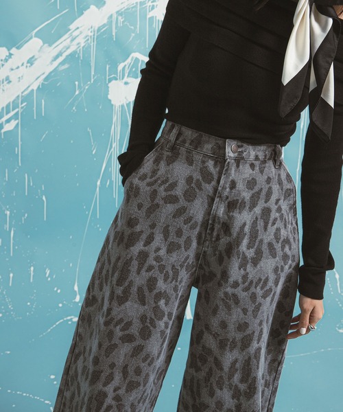 bohmal(ボマール)の「レオパードバレルレッグパンツ(デニムパンツ・レディース・カーキ/グレー・LARGE/MEDIUM)」の11枚目の写真