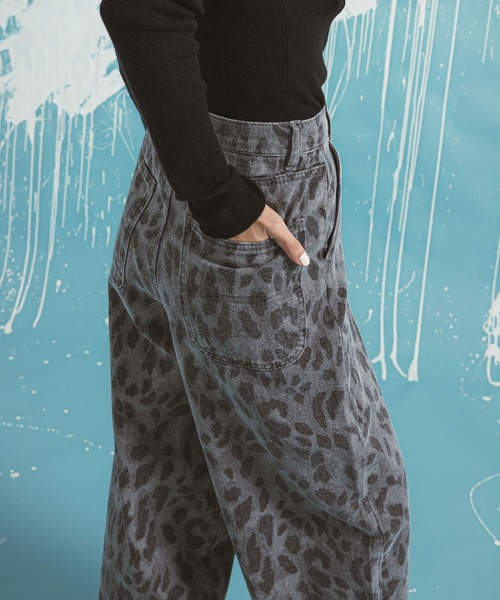 bohmal(ボマール)の「レオパードバレルレッグパンツ(デニムパンツ・レディース・カーキ/グレー・LARGE/MEDIUM)」の12枚目の写真