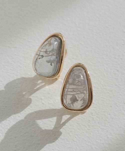 GOLDY（ゴールディ）の「メタル フレーム プランプ イヤリング（イヤリング・レディース・ピンク/シルバー/ゴールド/ブルー/グリーン・FREE）」の3枚目の写真