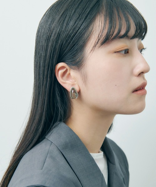 GOLDY（ゴールディ）の「メタル フレーム プランプ イヤリング（イヤリング・レディース・ピンク/シルバー/ゴールド/ブルー/グリーン・FREE）」の10枚目の写真