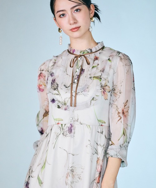 ほぼ新品Audie a muses ワンピース ドレス Audie a Muses ワンピース フラワーモチーフスリーブワンピース