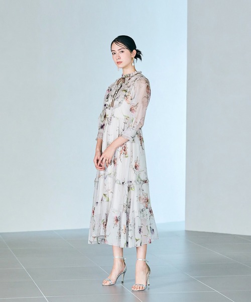 ほぼ新品Audie a muses ワンピース ドレス Audie a Muses ワンピース フラワーモチーフスリーブワンピース