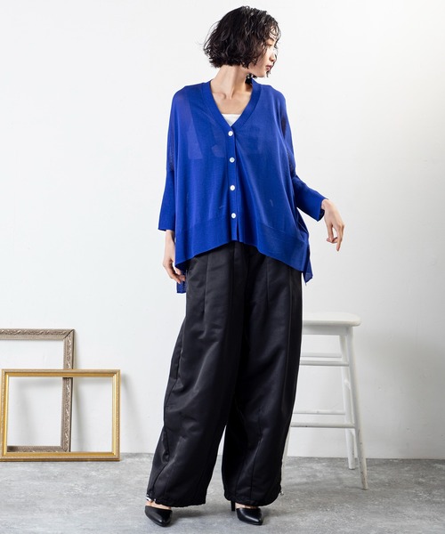 MILLION CARATS(ミリオンカラッツ)の「リラクシーなのに品あり!ドロストで魅せる美シルエット、大人の余裕が香るエフォートレスサロペット(サロペット/オーバーオール・レディース・ブラック/カーキ・FREE)」の6枚目の写真