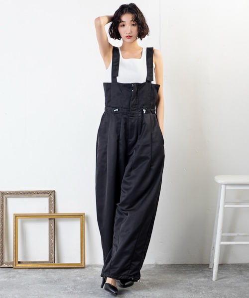 MILLION CARATS(ミリオンカラッツ)の「リラクシーなのに品あり!ドロストで魅せる美シルエット、大人の余裕が香るエフォートレスサロペット(サロペット/オーバーオール・レディース・ブラック/カーキ・FREE)」の8枚目の写真