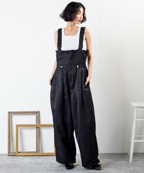 MILLION CARATS(ミリオンカラッツ)の「リラクシーなのに品あり!ドロストで魅せる美シルエット、大人の余裕が香るエフォートレスサロペット(サロペット/オーバーオール・レディース・ブラック/カーキ・FREE)」の9枚目の写真