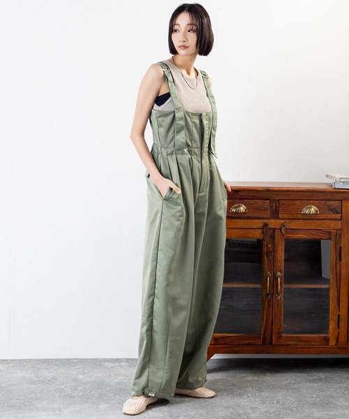 MILLION CARATS(ミリオンカラッツ)の「リラクシーなのに品あり!ドロストで魅せる美シルエット、大人の余裕が香るエフォートレスサロペット(サロペット/オーバーオール・レディース・ブラック/カーキ・FREE)」の12枚目の写真