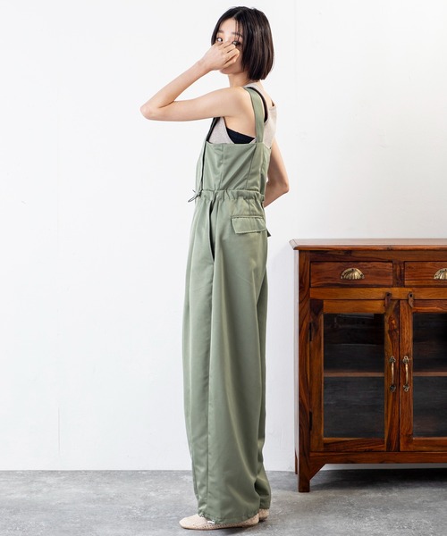 MILLION CARATS(ミリオンカラッツ)の「リラクシーなのに品あり!ドロストで魅せる美シルエット、大人の余裕が香るエフォートレスサロペット(サロペット/オーバーオール・レディース・ブラック/カーキ・FREE)」の13枚目の写真