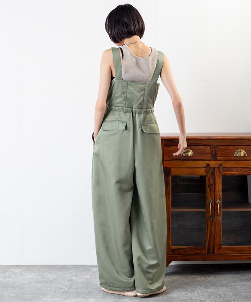 MILLION CARATS(ミリオンカラッツ)の「リラクシーなのに品あり!ドロストで魅せる美シルエット、大人の余裕が香るエフォートレスサロペット(サロペット/オーバーオール・レディース・ブラック/カーキ・FREE)」の15枚目の写真